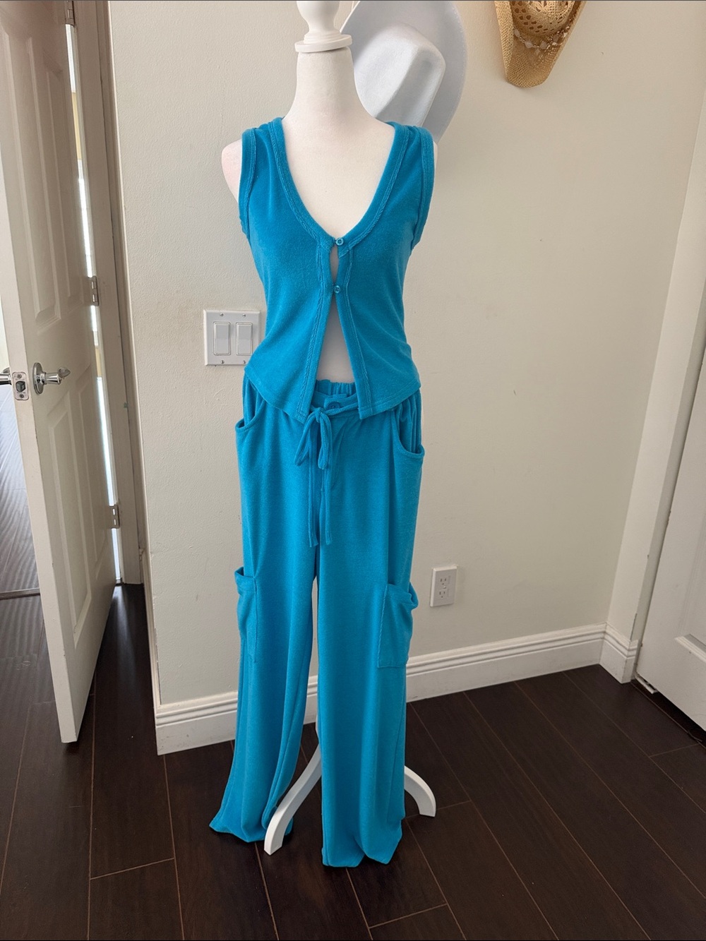 NWT Terry cloth Blue Sleeveless V-Neck top w/ match drawstring pants w/Pockets S